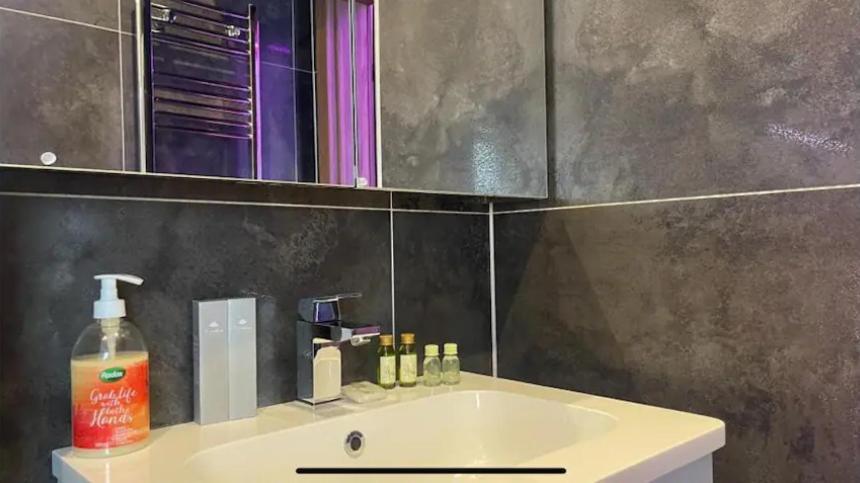 #5 Tgha Luxury One Bedroom Apartment In آثلون المظهر الخارجي الصورة